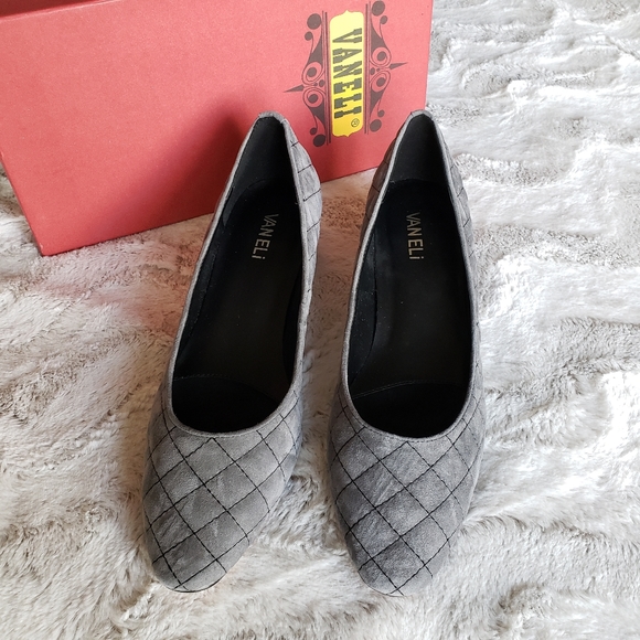 NIB Vaneli Quilted Gray Suede Women's Chunk Heel Size 9 - Picture 3 of 10